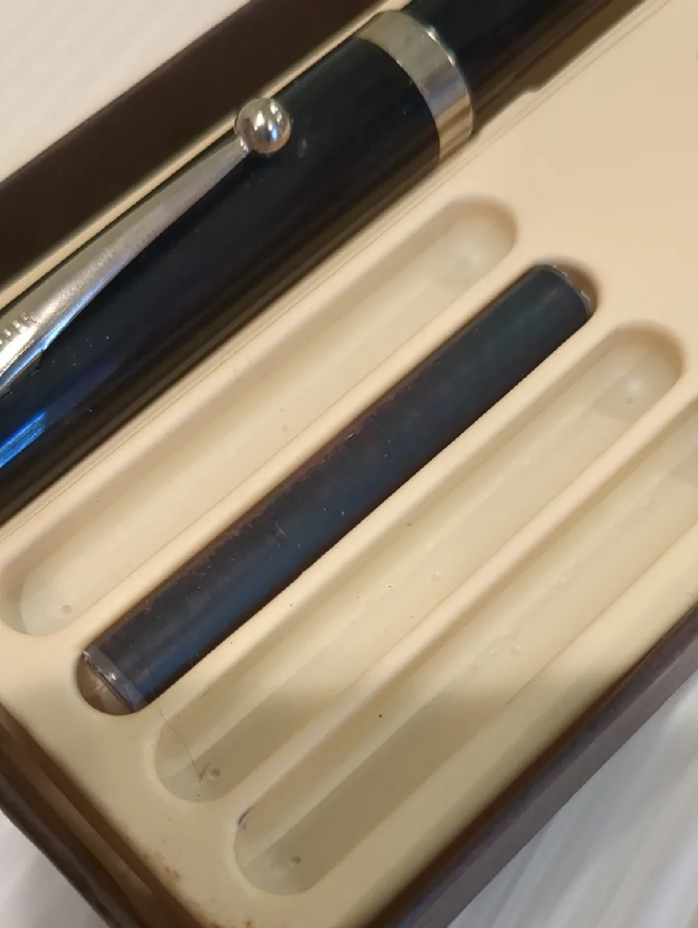 Sheaffer Pen Calligraphy Set  - 1 Fountain Pen & 2 Xtra Silver Nibs